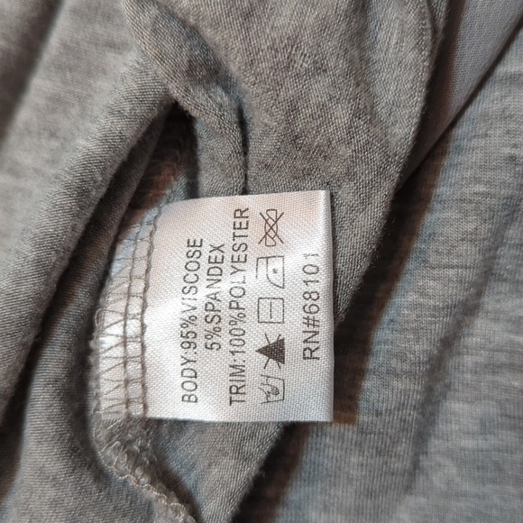 Belldini Women's Gray 3/4 Sleeve Tunic w/Raw Sheer Hem Size 2X Stud Front - Picture 7 of 8